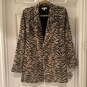 Good American double breasted, zebra blazer sand. Tan and black size 2. New.